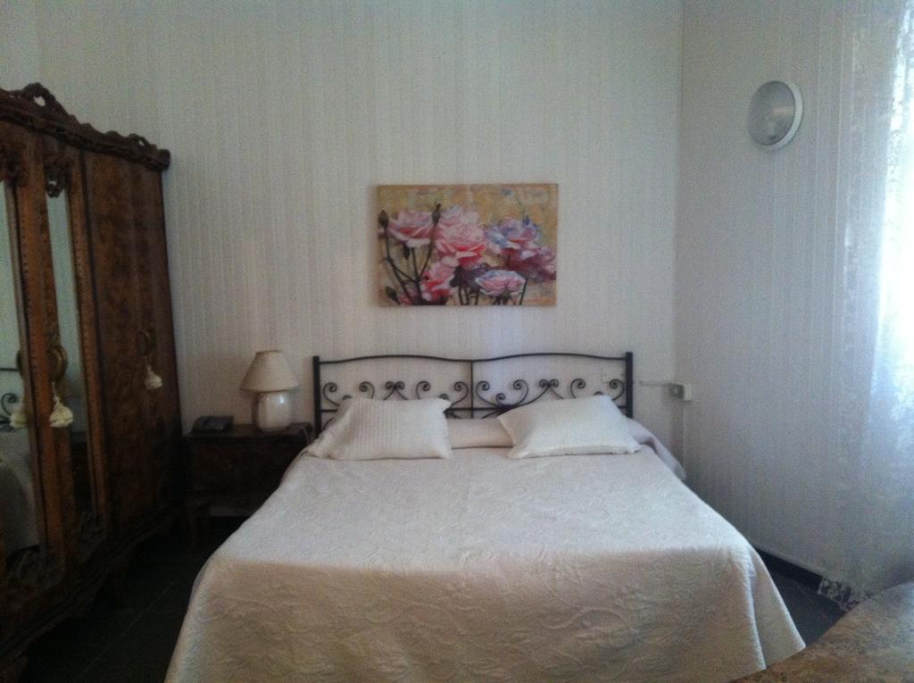 Hotel Pensione Moderna Bonassola Ruang foto