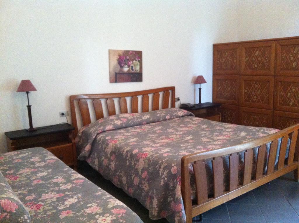Hotel Pensione Moderna Bonassola Ruang foto